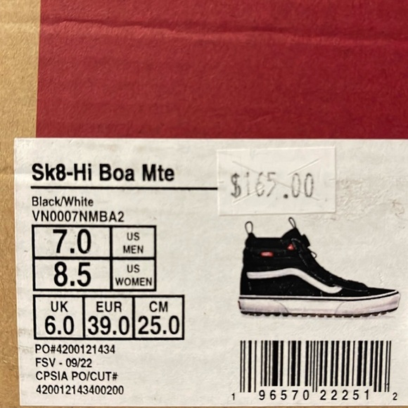 Vans WMNS Sk8-Hi Boa Mte
Black/White
VN0007NMBA2
Boots - Sneakers - Picture 16 of 16